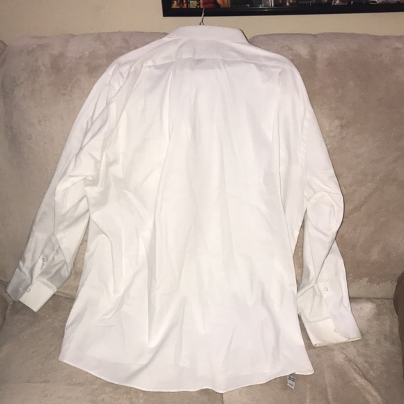 Van Heusen XL 17 32/33 wrinkle free white long sleeved button down stained - Picture 4 of 8